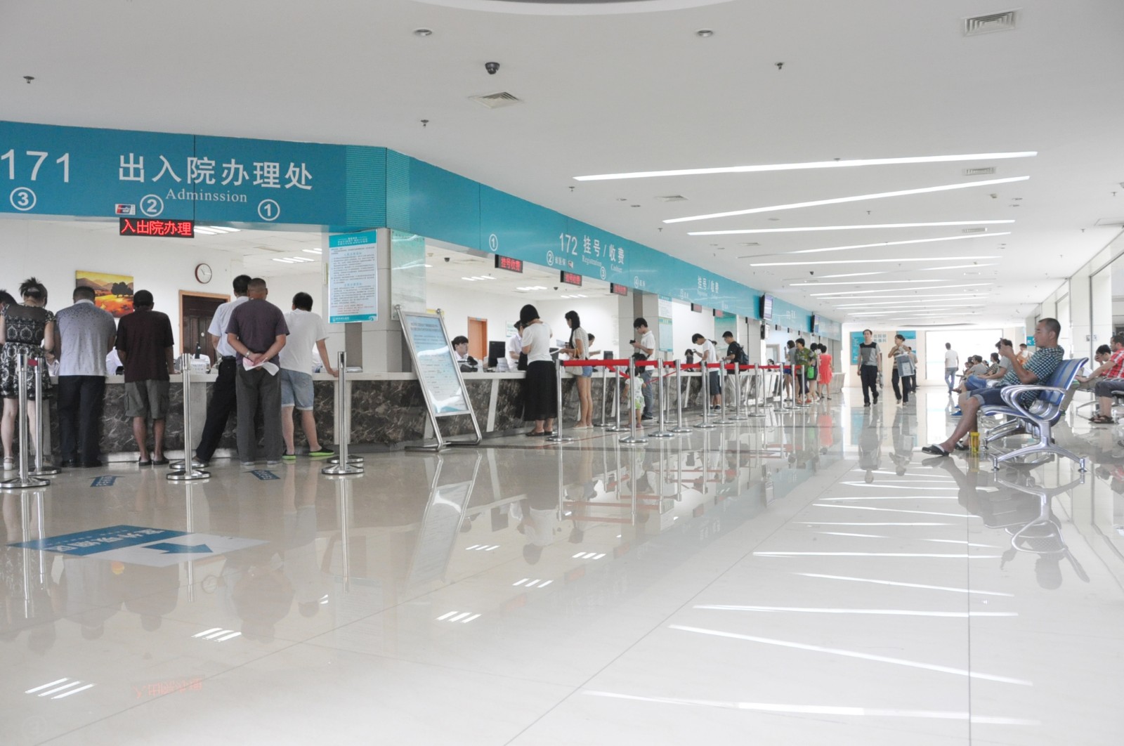 1550628778868145.jpg 挂号大厅.jpg